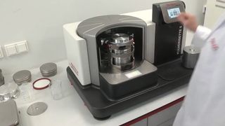 Zerkleinerung Zirkonoxid Probe mit der Planetenmühle PULVERISETTE 5 premium line.PNG (Fritsch GmbH - Mahlen und Messen)