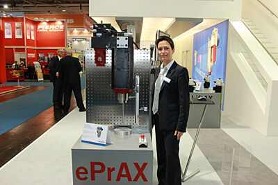 Bei Hoerbiger zeigte man mit dem Eprax eine alternative Antriebsvariante für Abkantpressen. Diese vereint die Vorteile der Hydraulik mit der kompakten Sauberkeit von elektromechanischen Systemen. (Königsreuther/Kuhn/Michel)