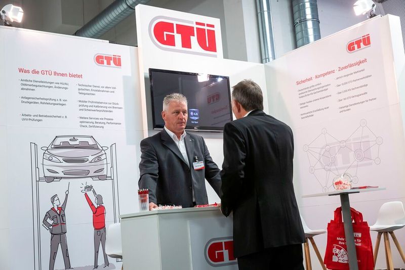 Die GTÜ präsentierte sich in Würzburg als Komplettdienstleister für Kfz-Betriebe. Neben amtlichen Prüfungen bietet sie Dienstleistungen rund um Arbeits- und Betriebssicherheit, Technischen Dienst und vieles mehr. (Stefan Bausewein)