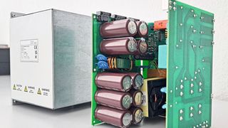 Das Bild zeigt den Innenteil des Antriebssystems 120 V DC. (Bild: ACD Antriebstechnik GmbH)