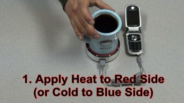 Zum Laden einfach eine heiße Tasse Kaffee auf die rote Seite des onE Pucks stellen (Epiphany)