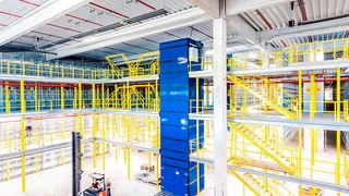 Der Picktower bildet die Basis der Logistikkette im Distributionszentrum.  (ID Logistics)