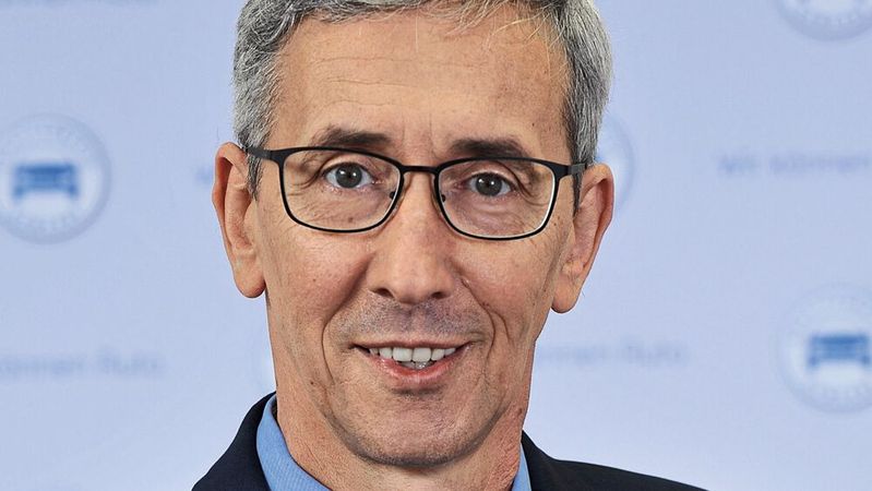 Werner Steber, Leiter der Abteilung Werkstätten und Technik im ZDK sowie Technischer Leiter der akkreditierten Inspektionsstelle AÜK. Werner Steber, Leiter der Abteilung Werkstätten und Technik im ZDK sowie Technischer Leiter der akkreditierten Inspektionsstelle AÜK.
