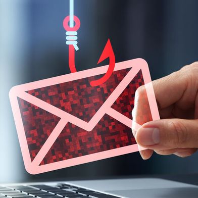 Phishing-Mails sind gefälschte E-Mails, mit denen Betrüger versuchen, an persönliche Daten oder Passwörter zu gelangen. (Bild: © tadamichi – stock.adobe.com)