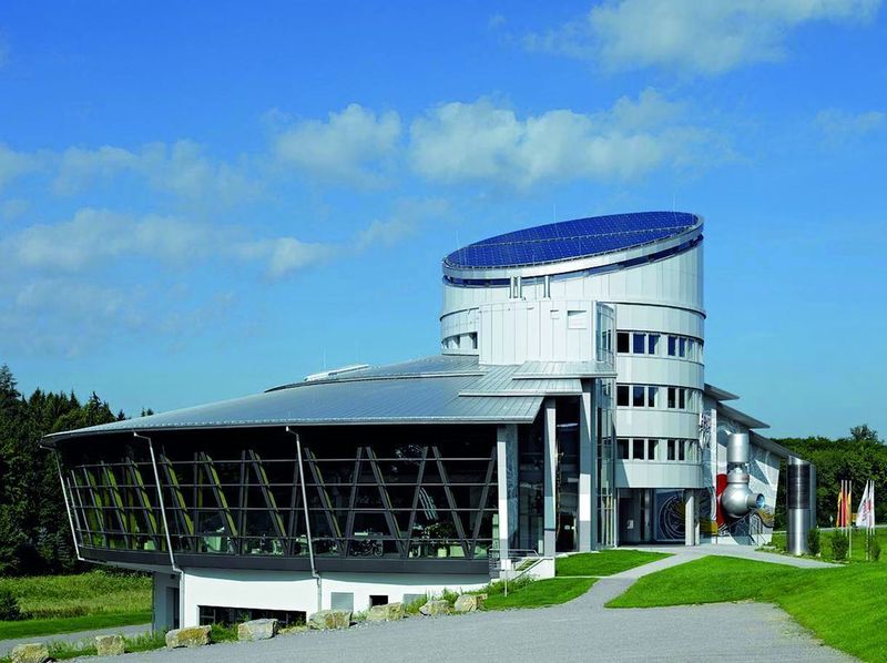 Für kreative Köpfe: Im GEMÜ Dome finden die Mitarbeiter in unkonventioneller Form neuen Raum für Ideen und zukunftsorientierte Forschung und Entwicklung. (Archiv: Vogel Business Media)