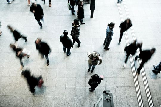 Durch achtsames Arbeiten und bewusste Stopps kann Stress reduziert werden. Durch achtsames Arbeiten und bewusste Stopps kann Stress reduziert werden.