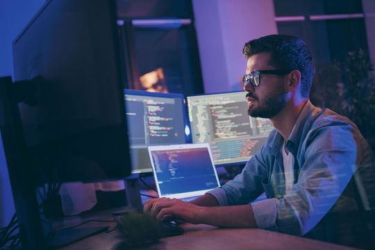 Die Nachfrage nach IT-Fachkräften ist in Deutschland so hoch wie nie zuvor.(Bild:  deagreez - stock.adobe.com)