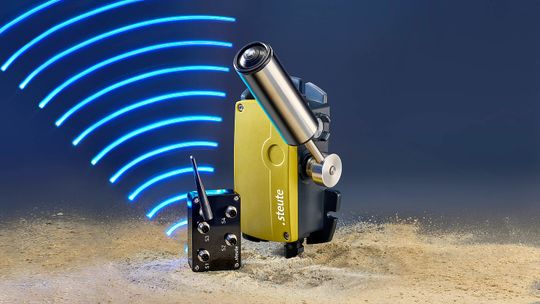 Entwickelt für raue Umgebungsbedingungen: Heavy-duty-Bandschieflaufschalter mit sWave-Funktechnologie.(Bild:  Steute Controltec)