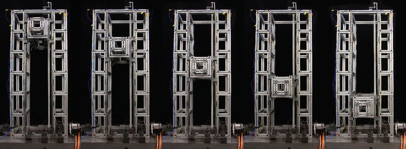 Bild 3: Prototyp einer seriellen Leichtbau-Werkzeugmaschinenstruktur am ISW in fünf verschiedenen diskreten Posen. (Apprich, ISW Universität Stuttgart)
