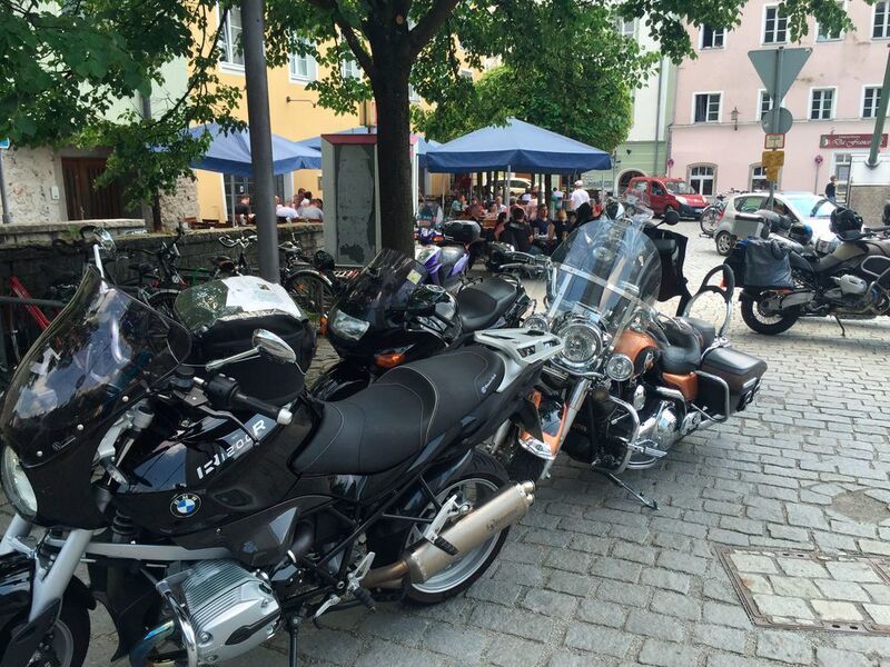Wenn die Bitrider in Passau anrücken, kann der Platz auf den Gehsteigen schon mal eng werden. (IT-BUSINESS)
