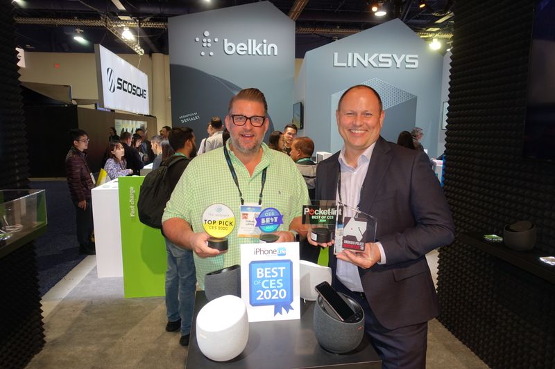 Was ist schon ein Award, wenn man auf der CES so abräumen kann wie Belkin und Linksys (l.) Tobias Lippke und Marco Peters? (Bild: IT-BUSINESS)