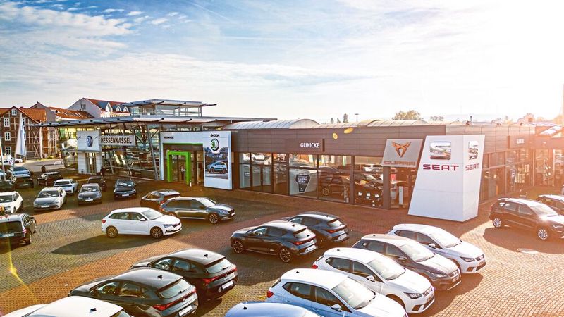 Die Glinicke-Gruppe, im Bild das Autohaus Hessenkassel, denkt Mobilität in alle Richtungen und erweitert entsprechend ihr Angebot.(Bild:  Glinicke Holding)