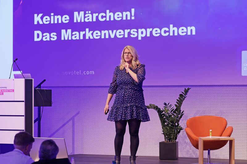 Vanessa Weber, Werkzeug Weber GmbH & Co. KG Wie können sich Unternehmen als starke Arbeitgebermarken präsentieren? Der Mittelständler Werkzeug Weber mit Geschäftsführerin Vanessa Weber macht es vor: Storytelling, Emotionen und soziales Engagement sind dabei essenziell. „Es ist wichtig, nicht ins Auge zu fallen, sondern im Gedächtnis zu bleiben“, so Vanessa Weber.  (marconomy © Andreas Burkhardt )