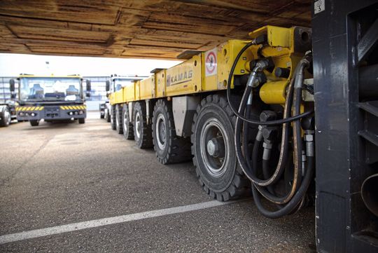 Lapp hat für den Scheuerle SPMT K24 Sonderleitungen realisiert.(Bild:  Lapp)