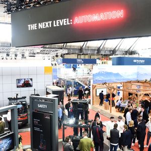 Zahlreiche Aussteller zeigten auf der LogiMAT 2024 ihre neuen Automations-Lösungen.(Bild:  Euroexpo Messe- und Kongress-GmbH)