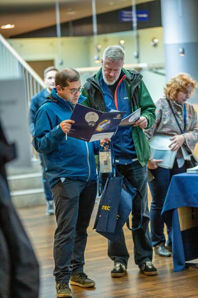 Die Regionalmesse Schraubtec ist kostenfrei für Besucher. Kurzer Check-In und los geht`s mit den Fachgesprächen. (Bild: Amelie Jehmlich/ART n Photo)