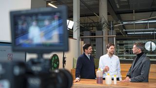 Familienunternehmen Bürkert Fluid Control Systems investiert in Startup Green Elephant Biotech,  (v.l.) Dr. Joel Eichmann (Geschäftsführer und Gründer Green Elephant Biotech), Hendrik Faustmann (New Business Model Development, Bürkert), Georg Stawowy (CEO Bürkert), Caspar von Schoeler (Corporate Development, Bürkert), Roman Gaida (CSO Bürkert), Felix Wollenhaupt (Geschäftsführer und Gründer Green Elephant Biotech). (Bild: Bürkert Fluid Control Systems)