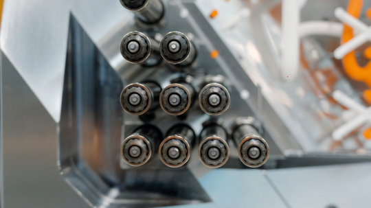 Additiv gefertigter Heißkanal mit kompakten Maßen und komplexen Kanalführungen(Bild:  Polar-Form)