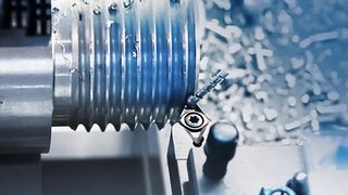 Oft ist es so, dass alte Maschinen eine solide Grundsubstanz haben. Das trifft in jedem Fall auch auf zig Jahre alte Weiler-Drehmaschinen zu. Deshalb stellen sie die Basis für ein erfoglreiches Retrofit dar. (Bild: Weiler)