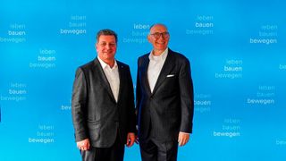 Präsident Günter Friedl (r.) vom bayerischen Kfz-Gewerbe zu Besuch bei Bayerns Verkehrsminister Christian Bernreiter. (Bild: StMB/Winszczyk)