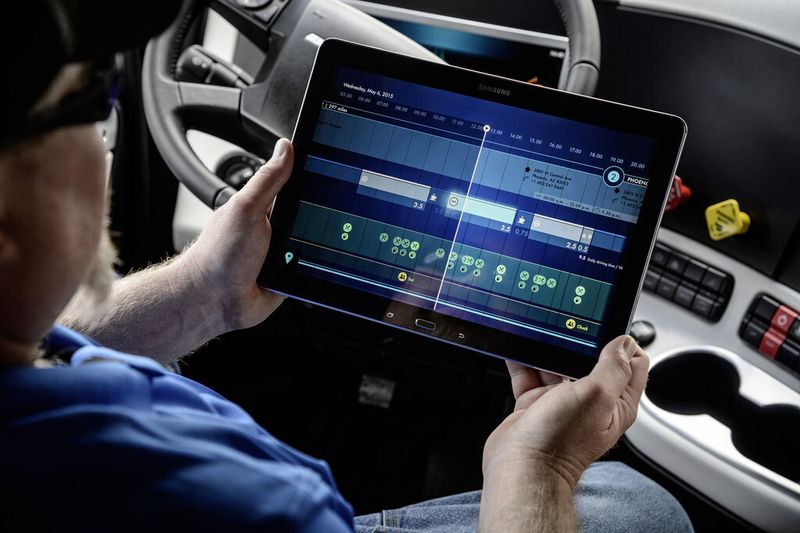 Technologien wie der Freightliner Inspiration Truck sollen den Transport der Zukunft Daimler zufolge sicherer, effizienter und vernetzter machen. (Bild: Daimler)