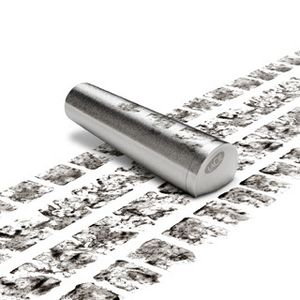 Das Gehäuse hält LaCie zufolge auch dem Gewicht eines Lkw stand.