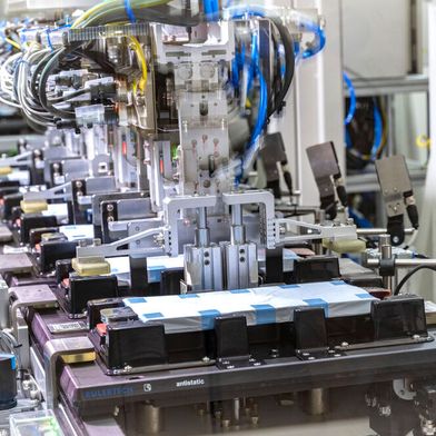 Wer es nicht weiß: Volkswagen hat eine Tochter namens Powerco, bei der Batterien für Elektroautos gebaut werden. Dabei unterstützte schon länger der chinesische Batterieexperte Gotion. Nun will man die Zusammenarbeit zum beiderseitigen Nutzen in Europa stark ausbauen ... (Bild: Volkswagen)