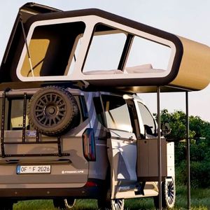 Da die Stützelemente des Luft-Schlafdaches aus aufblasbaren Tubes bestehen, wird das Oberstübchen mit Hilfe eines Kompressors in rund sechs Minuten entfaltet.(Bild:  Freescape)