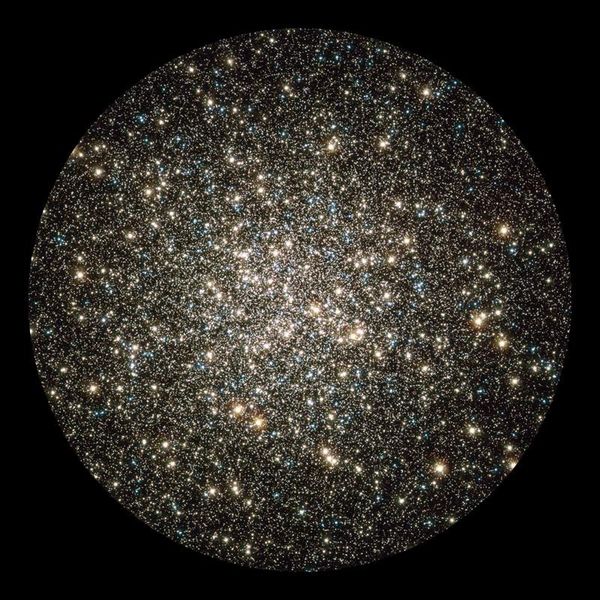 Ein tiefer Blick in den Cluster M13 zeigt Tausende von Sternen (NASA/STScl)