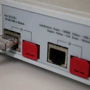 Das Network Port Lock Plus soll ungenutzte Ethernet-RJ45-Anschlüsse blockieren, um unbefugten Zugriff zu verhindern. (Bild:  Smart Light Solutions)
