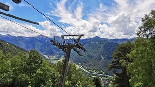 Von der Bergstation aus eröffnet sich der Blick auf ein herrliches Alpenpanorama. (Bild: Klaus Vollrath)