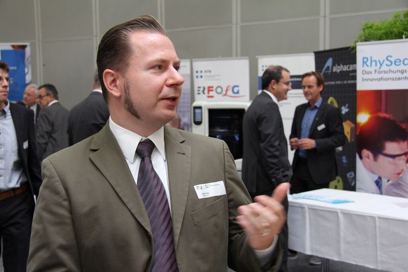Heiko Frank stellte sich auch in den Pausen den Fragen der Besucher. (Bild: Urs Heiz)