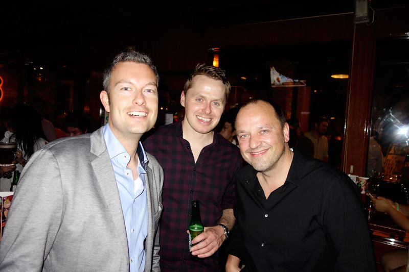 (v. l.) Steffen Michael und Kevin Moore, Microsoft, mit Sven Buchheim, bluechip (Bild: IT-BUSINESS)