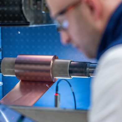 Im Forschungsprojekt „Insight“ entwickeln BMW und die Universität Zagreb KI-Modelle für die Batteriezellfertigung. (Bild: BMW)
