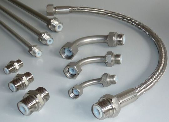 Schmitz Siegen hat ein völlig neuartiges Verschraubungssystem für die Innenverkleidung von Rohrleitungen entwickelt, das bereits einen überzeugten Anhänger gewonnen hat. Es arbeitet ohne Flansch, aber mit einer speziellen Überwurfmutter.(Bild:  Schmitz Siegen)