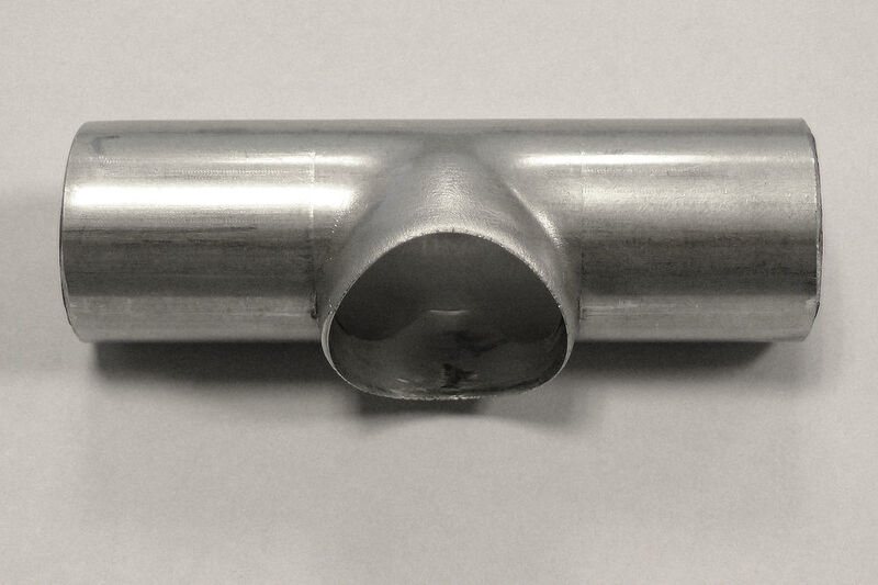 Oftmals verfügt das Abgangsrohr bei einer Aushalsung über den kleineren Durchmesser. Bei diesem umgeformten Aluminiumrohr (22 x 1,0 mm) sind beide identisch. (Transfluid)