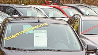 Egal ob jung oder alt – Gebrauchtwagen sind derzeit eine knappe Ware. (Bild: Grimm/»kfz-betrieb«)