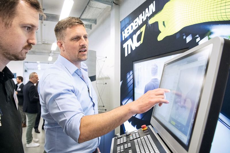 Zwischen den Referaten gab es Zeit für die Ausstellung, interessante Gespräche und Networking. (Bild: Thomas Entzeroth)