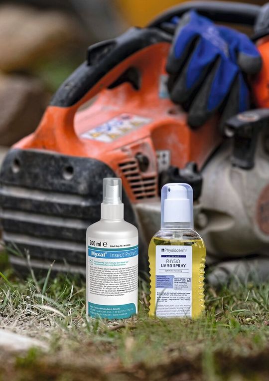 Das Physio UV Spray schütze vor Sonneneinstrahung und das Myxal Insect Protect vor Insekten und Zecken.(Bild:  PGP)