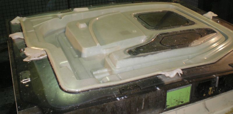 Inner Door Panel: Glasfaser-Epoxidharz-Bauteil des UGN Mercedes, hergestellt im RTM-Verfahren von Faurecia (Bild 1). (Bild: Faurecia)