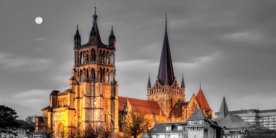 750 Jahre und digitaler Wandel: Die Kathedrale von Lausanne ist seit 750 Jahren ein architektonisches Juwel. ETH-Forschende haben nun digitale Werkzeuge entwickelt, um die Restaurierung des Bauwerks sowie die Zusammenarbeit der Fachpersonen zu unterstützen. (Bild: ©  Elenarts / Adobe Stock Photo)