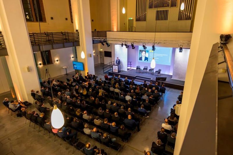 Im Umweltforum in Berlin sind die GDA-Verbandsmitglieder und somit Vertreter der Branche mit der Politik zusammengetroffen. (Bild: GDA)