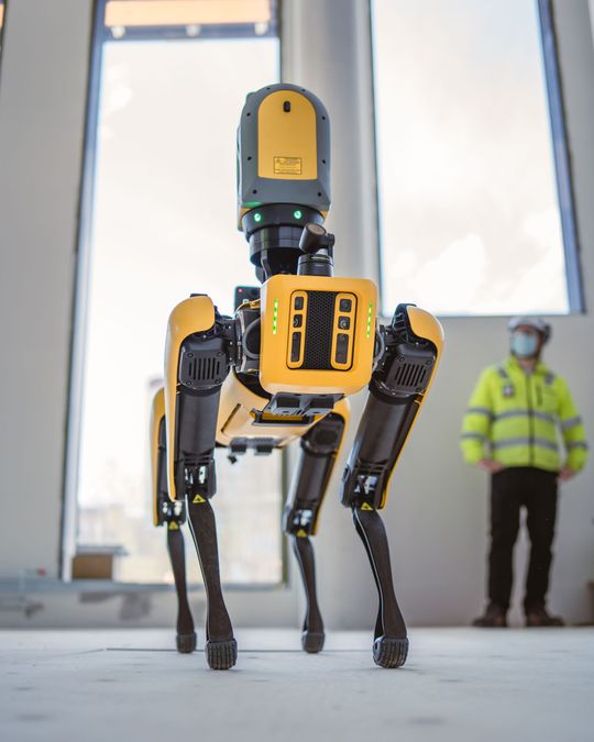 (In Kombination mit dem X7-Laserscanner von Trimble revolutioniert Spot die Datenerfassung auf der Baustelle. Trimble präsentiert den Boston Dynamics Roboter auf der BAU 2023.Bild: Trimble)