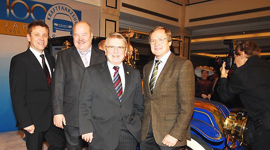 Bayerisch-rheinische Verständigung: (v. li.) ZDK-Vize Wilhelm Hülsdonk, Albert Vetterl, Vorstand LV Bayern, Klaus-Dieter Breitschwert, Präsident LV Bayern, und Hans Medele, Obermeister Innung München und ZDK-Vorstand. (Archiv: Vogel Business Media)