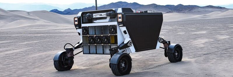 Test des FLEx-Rovers von Astrolab und seines Roboterarms. Die Tests wurden in der Nähe des Death Valley, Kalifornien, durchgeführt.
