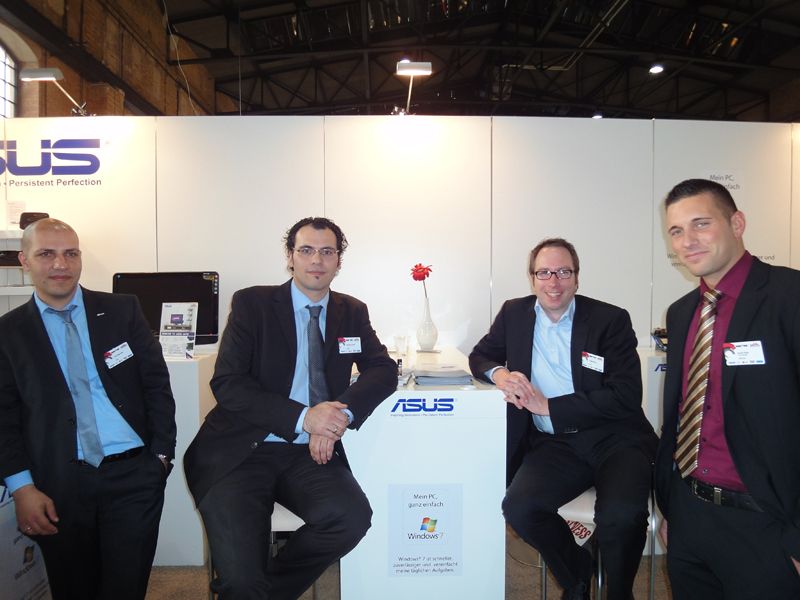 Dustin Palm, Devil, mit seiner Asus-Truppe: Jürgen Richter, Benjamin Herdt, Zisis Kasparidis (v.r.) (Archiv: Vogel Business Media)