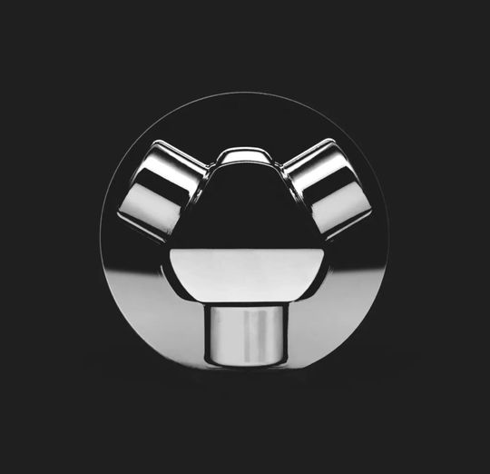 Die Oberfläche dieses Bauteils ist mit dem speziellen „DLyte“-Verfahren veredelt worden. Metallverarbeiter können sich jetzt freuen, denn Novem und Gpainnova wollen diese Technik jetzt unter anderem in Europa einführen ...(Bild:  Dlyte)