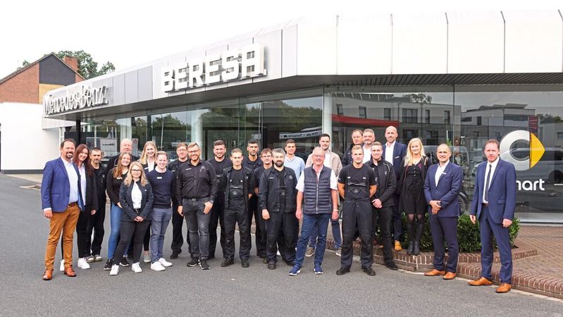 Die Mannschaft von Beresa Nordhorn: Mit viel Eigeninitiative hat sie unlängst ihre Filiale modernisiert.(Bild:  Rosenow/»kfz-betrieb«)