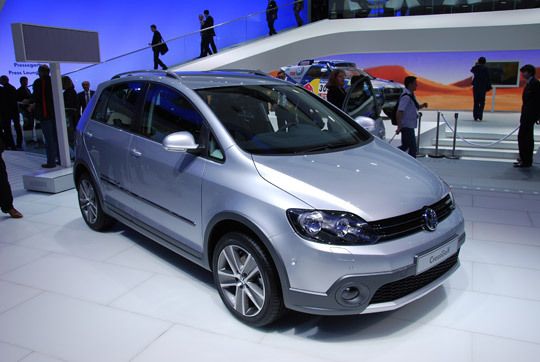 Die Wolfsburger stellen in Genf erstmals den im Offroad-Stil gehaltenen VW Cross-Golf vor.  (Archiv: Vogel Business Media)