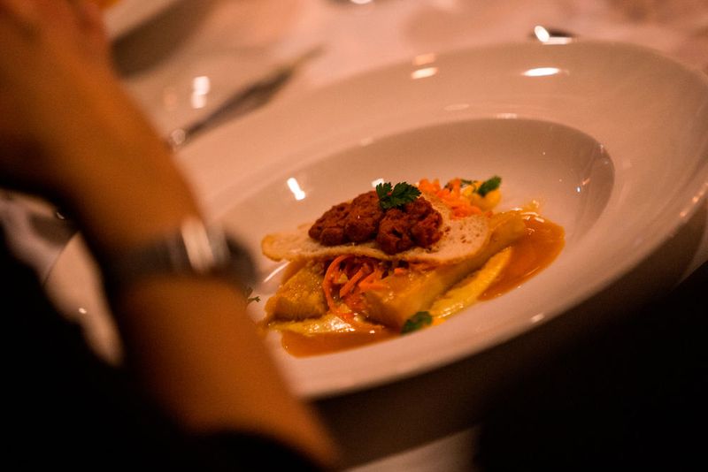 ... während zunächst einmal die Vorspeise den kulinarischen Einstieg gibt. (Bild: artful rooms / VIT)